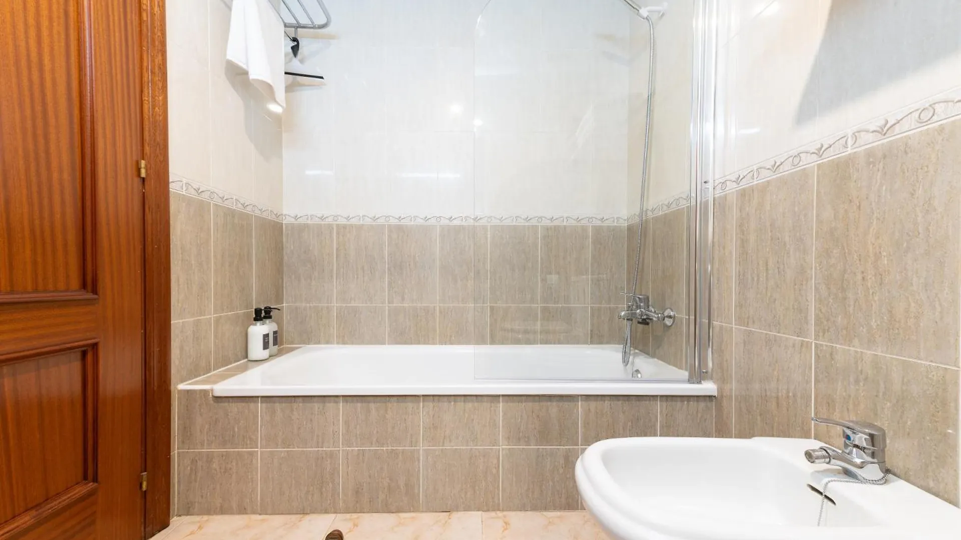 Apartment Las Olas - Coastal Escape With Charm & Comfort El Medano