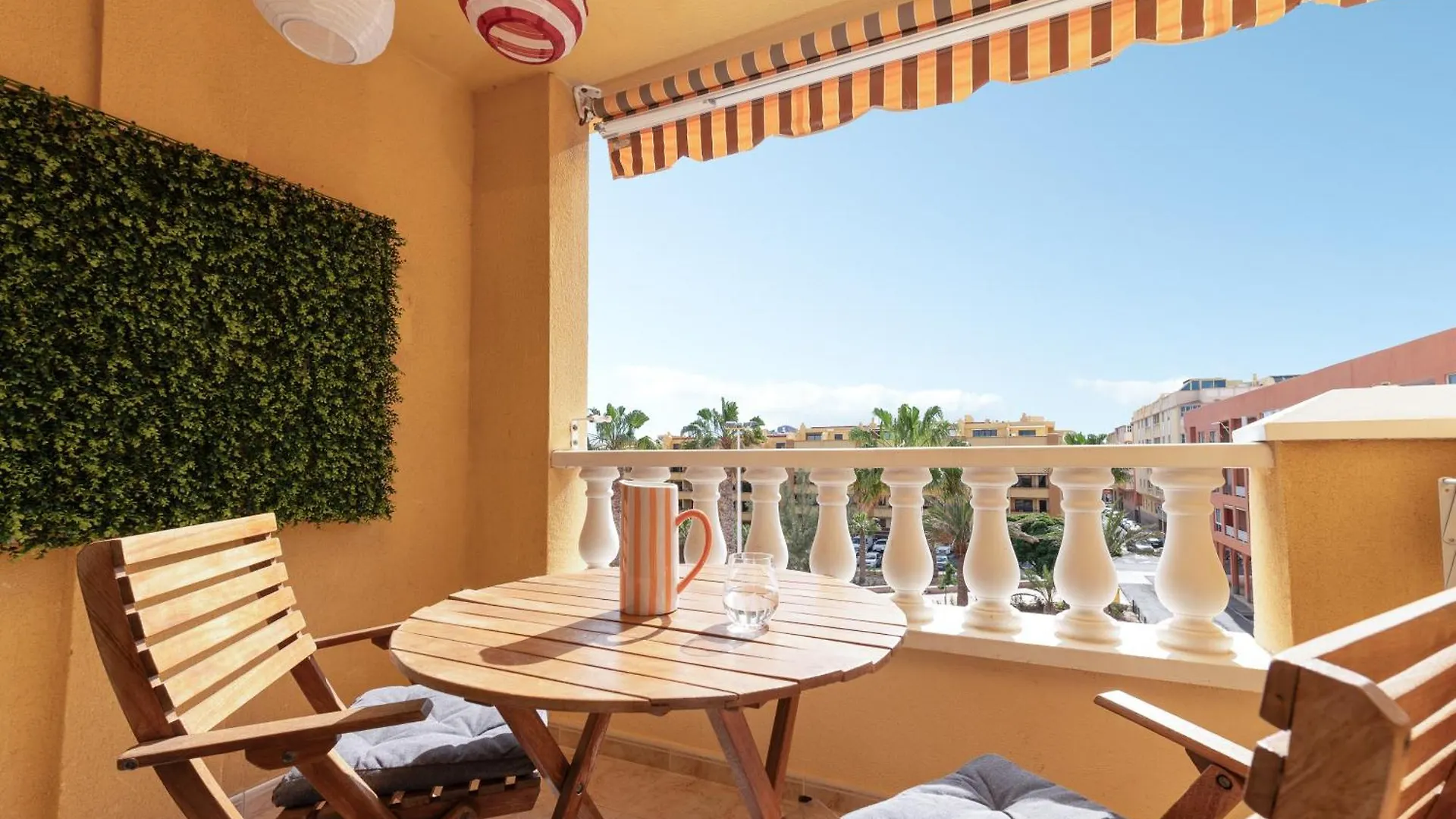 Las Olas - Coastal Escape With Charm & Comfort location
