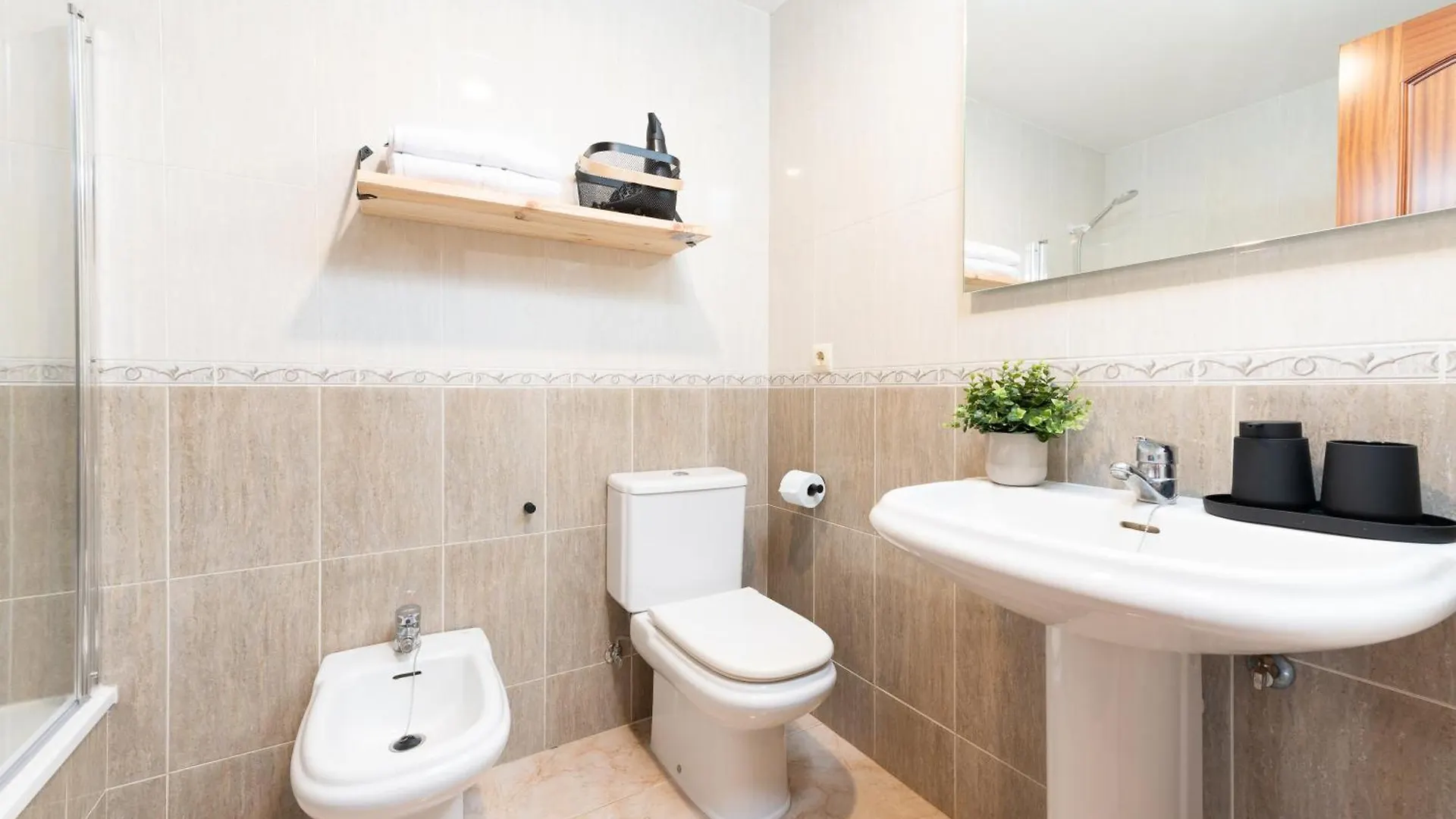 Apartment Las Olas - Coastal Escape With Charm & Comfort El Medano  Spain