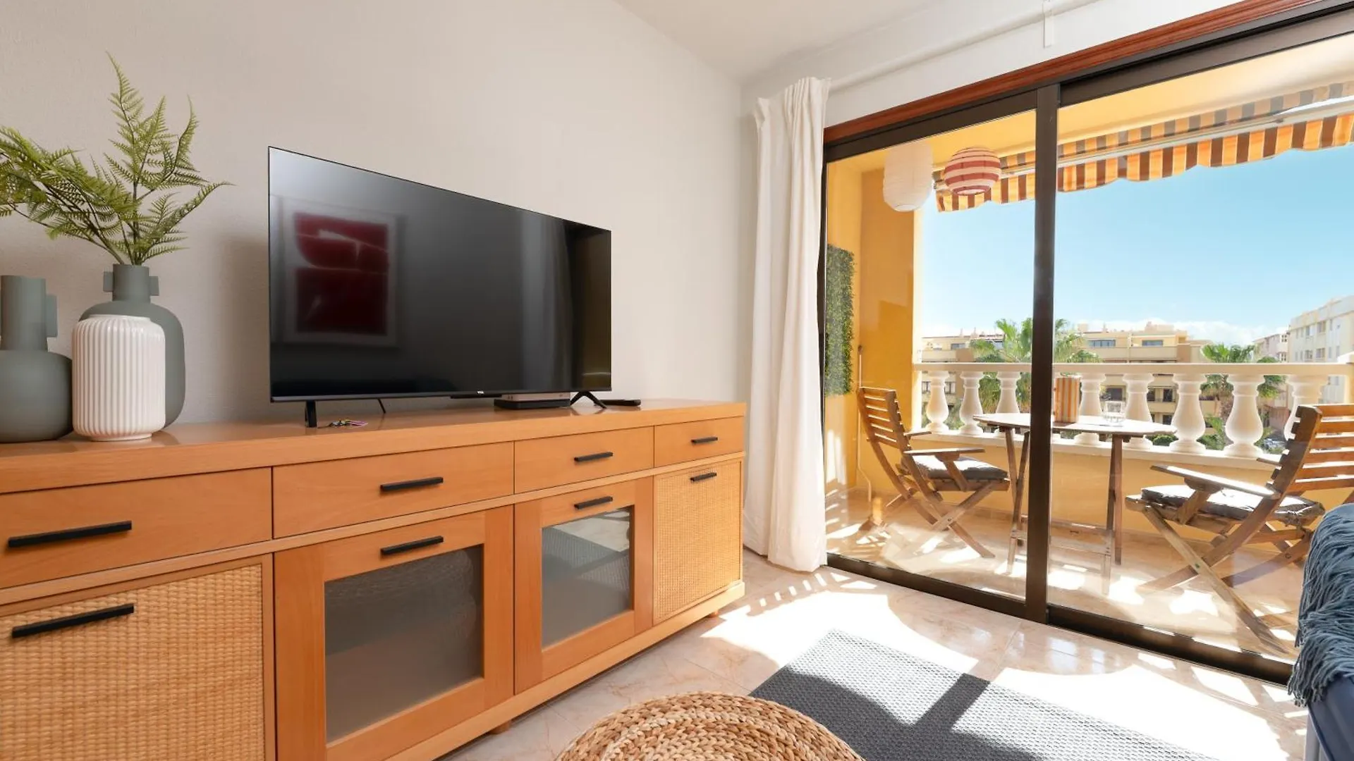 Apartment Las Olas - Coastal Escape With Charm & Comfort El Medano
