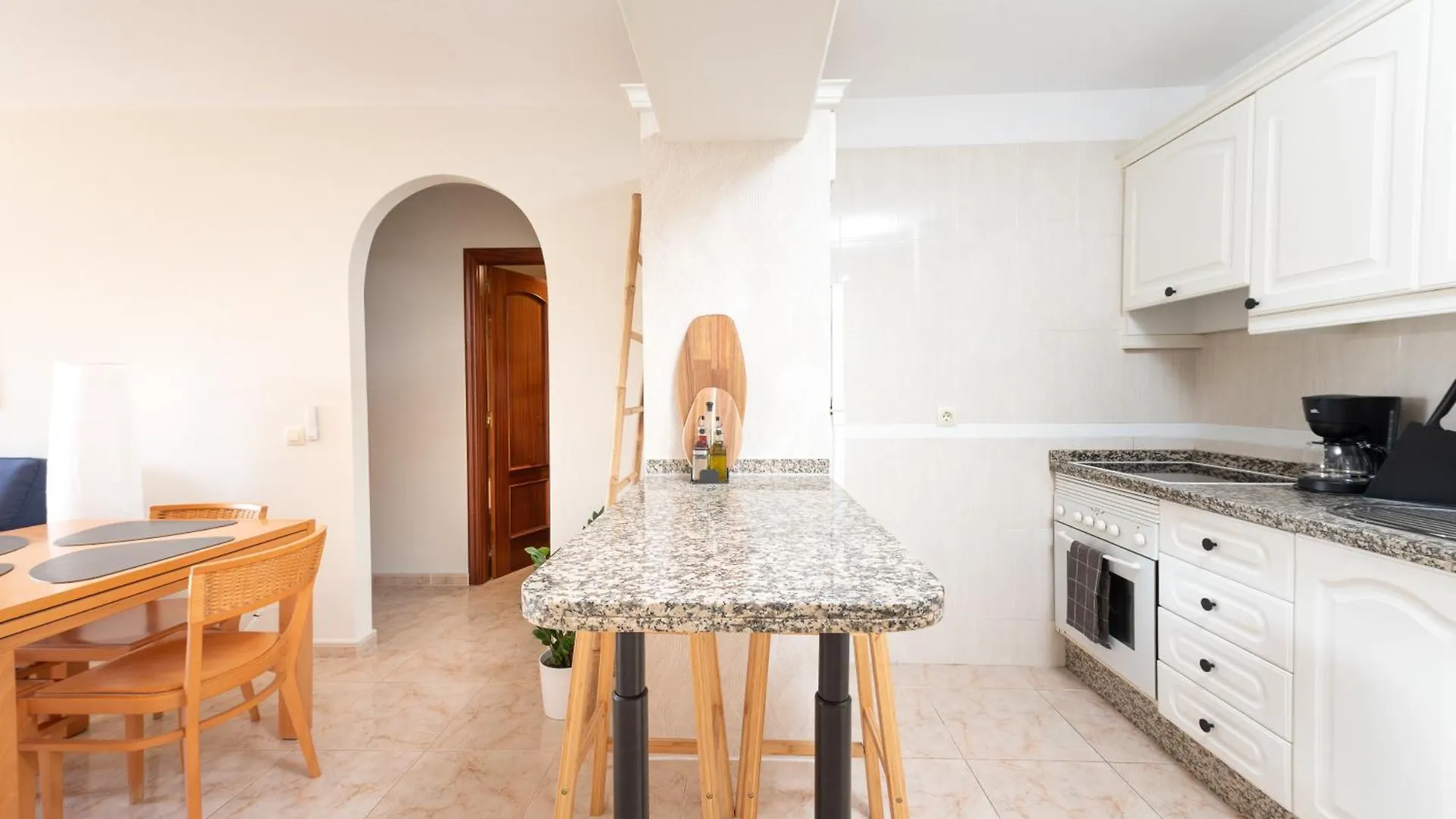 Las Olas - Coastal Escape With Charm & Comfort El Medano
